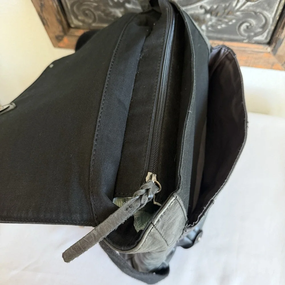 The Sak Ventura Womens Bag Black‎ Gray Leather Magnetic Snap Purse Backpack